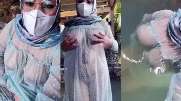 Jilbab Transparan Di Kolam Renang Basah